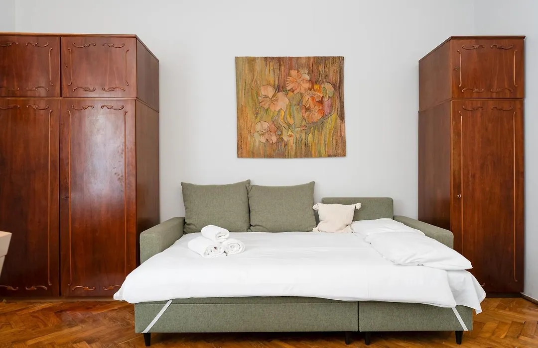 Mogilska Standard Apartment By Bookinghost-1