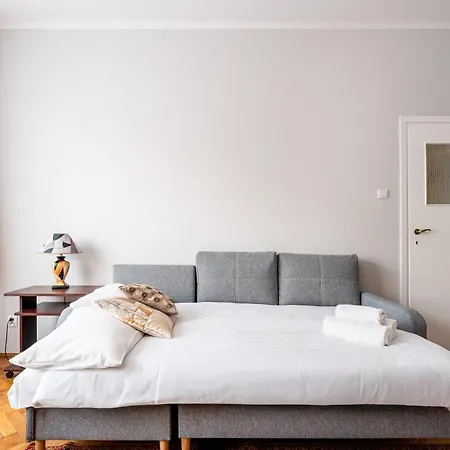 Mogilska Standard Apartment By Bookinghost-3